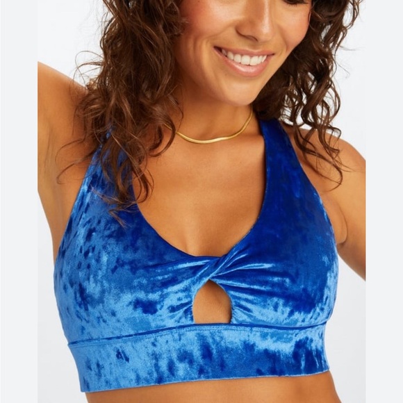 Fabletics Tops - Oasis Crushed Velour Twist Sports Bra